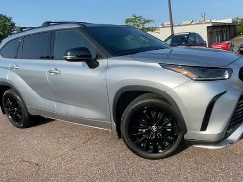 Used 2023 Toyota Highlander XSE AWD/4WD image 8