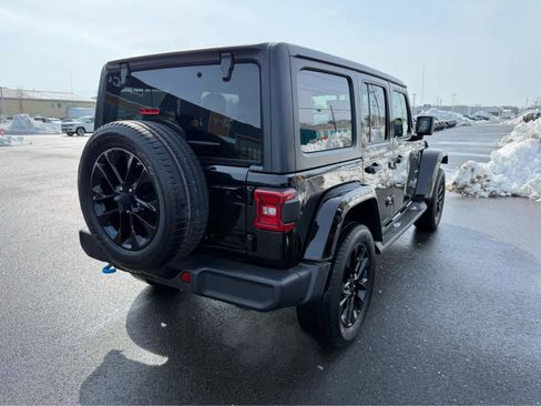 Used 2023 Jeep Wrangler Sahara w/ Cold Weather Group image 8