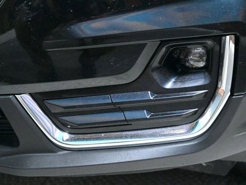 Used 2024 GMC Terrain SLT image 16