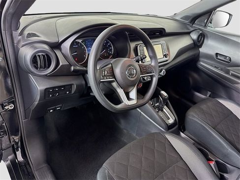 Used 2020 Nissan Kicks S image 18