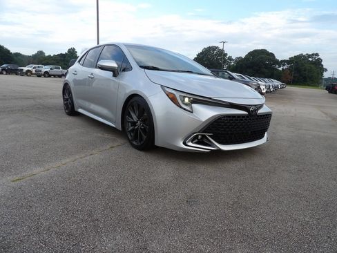 Used 2025 Toyota Corolla XSE FWD image 2