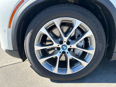 Used 2025 BMW X5 xDrive50e AWD/4WD image 34