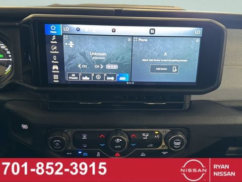 Used 2024 Jeep Wrangler Unlimited AWD/4WD image 29