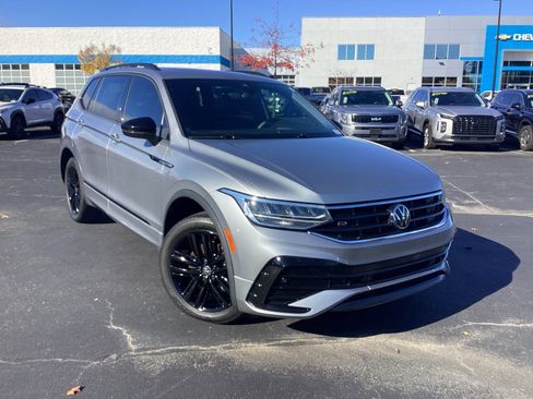 Used 2022 Volkswagen Tiguan SE R-Line image 7