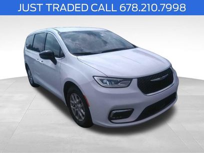 Used 2024 Chrysler Pacifica Touring-L