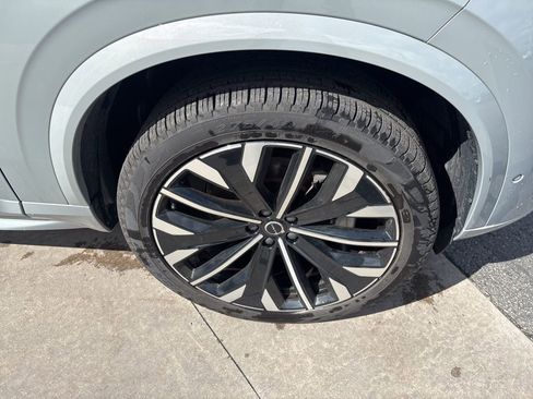 Used 2025 Volvo XC90 B6 Plus image 12