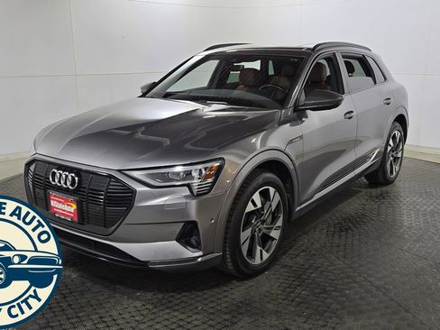 Used 2021 Audi e-tron Premium w/ Convenience Plus Package AWD/4WD image 3