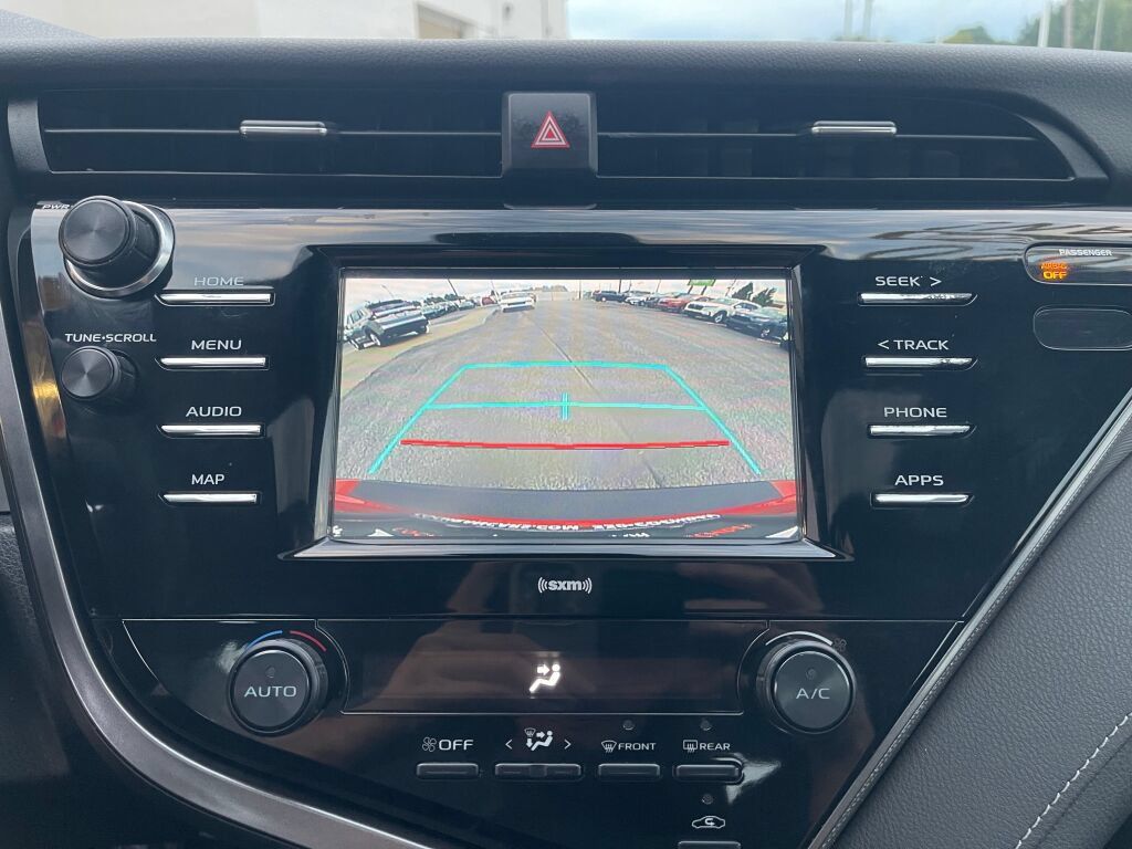 Used 2020 Toyota Camry SE FWD image 12