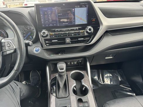 Used 2021 Toyota Highlander Platinum image 18