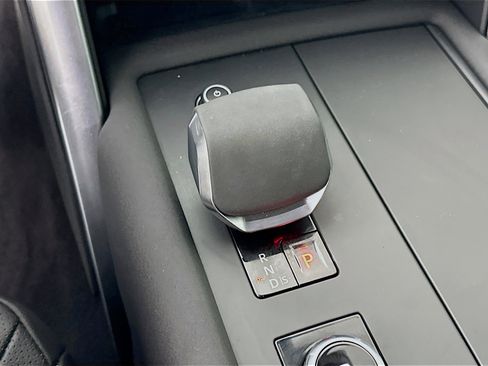 Used 2024 Land Rover Discovery Dynamic SE image 14