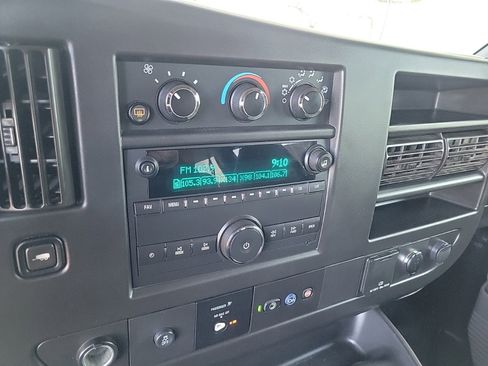 Used 2022 GMC Savana 3500 LS w/ Chrome Appearance Package image 22