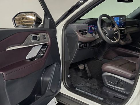 New 2026 Ford Explorer Platinum AWD/4WD image 17