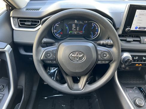 Used 2025 Toyota RAV4 XLE AWD/4WD image 25