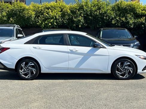 New 2025 Hyundai Elantra SEL image 5