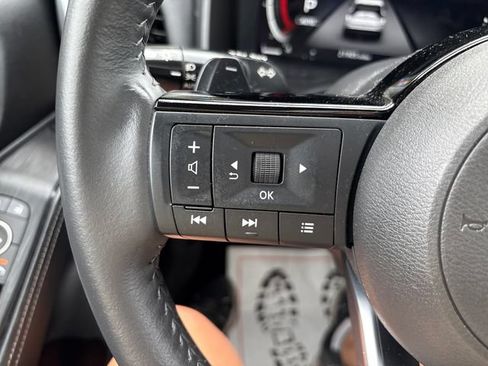 Used 2024 Nissan Rogue SL AWD/4WD image 11