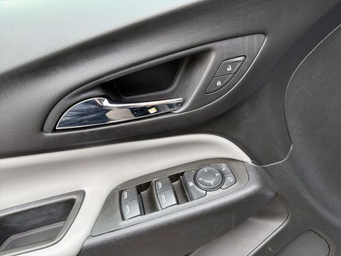 Used 2023 Chevrolet Equinox LS w/ LS Convenience Package image 23