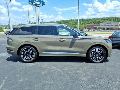 Used 2025 Lincoln Aviator Black Label AWD/4WD image 9