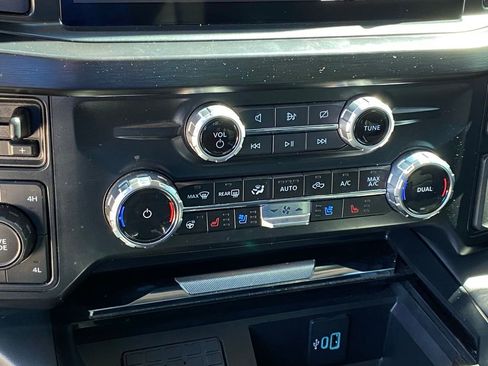 Used 2023 Ford F250 Lariat w/ Sport Appearance Package AWD/4WD image 18