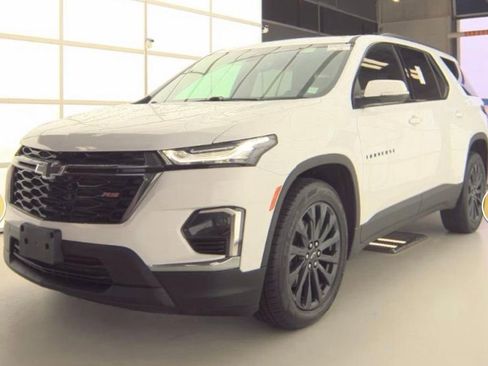 Used 2023 Chevrolet Traverse RS image 1