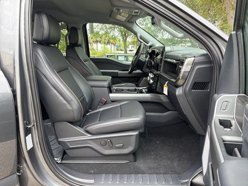New 2026 Ford F250 Lariat w/ Black Appearance Package AWD/4WD image 5