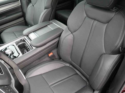 New 2025 Jeep Wagoneer L Series II image 32