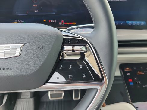 New 2026 Cadillac Vistiq Luxury w/ LPO, Floor Liner Package AWD/4WD image 31