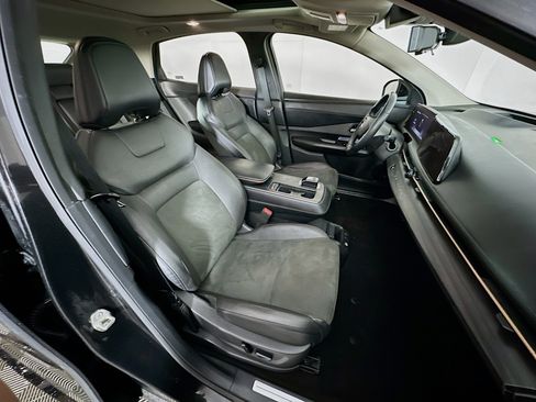 Used 2023 Nissan Ariya AWD image 33