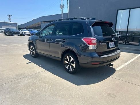 Used 2017 Subaru Forester 2.5i Limited AWD/4WD image 5