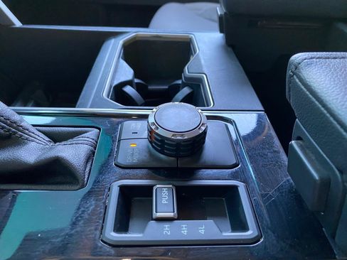 Used 2022 Toyota Tundra SR5 w/ SR5 Convenience Package AWD/4WD image 58