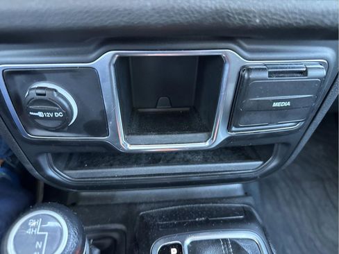 Used 2024 Jeep Wrangler Unlimited Sport AWD/4WD image 24
