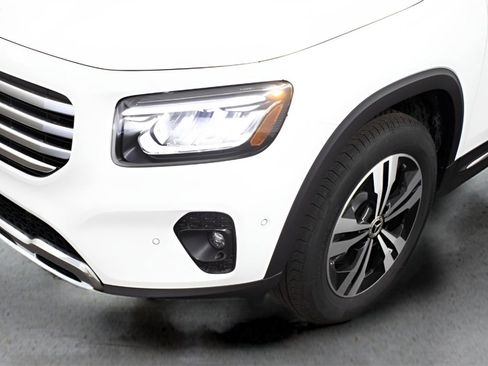 Used 2025 Mercedes-Benz GLB 250 image 8
