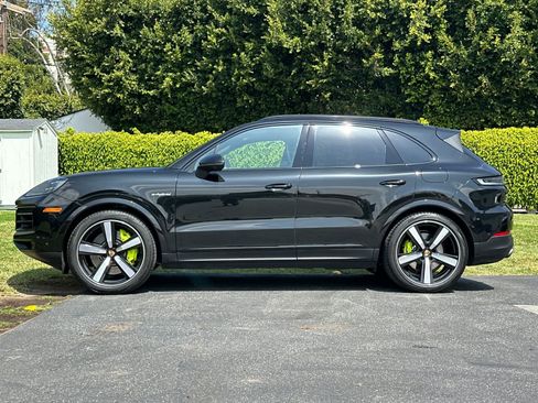 New 2025 Porsche Cayenne S AWD/4WD image 2