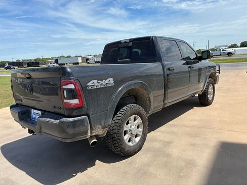 Used 2019 RAM 2500 Laramie w/ Black Appearance Package AWD/4WD image 5