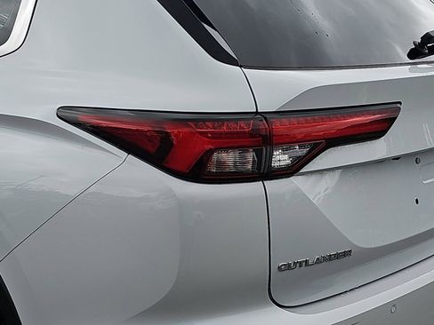 Used 2022 Mitsubishi Outlander ES AWD/4WD image 36