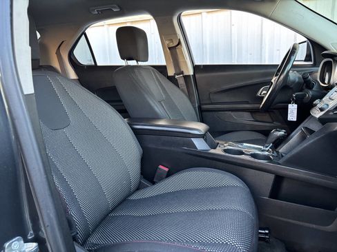 Used 2017 Chevrolet Equinox LT w/ Convenience Package image 16