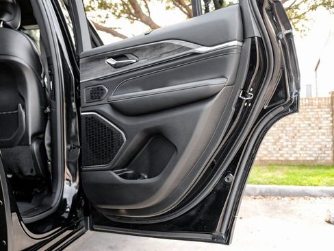 Used 2023 Jeep Grand Cherokee Overland w/ Luxury Tech Group IV image 57