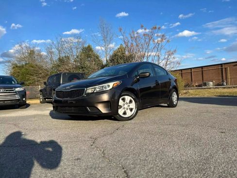 Used 2018 Kia Forte LX image 3