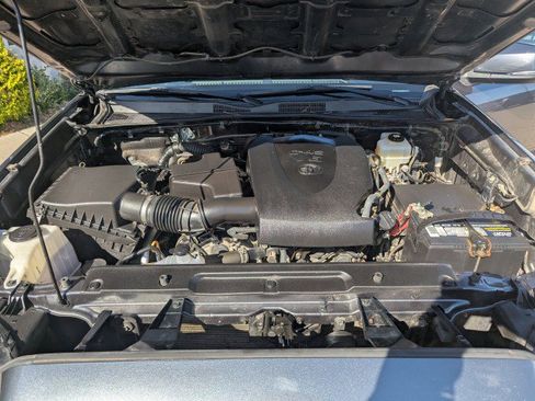 Used 2021 Toyota Tacoma TRD Off-Road AWD/4WD image 26