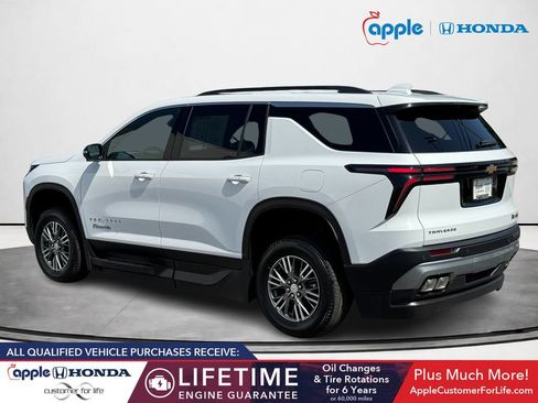 Used 2026 Chevrolet Traverse LT w/ Driver Confidence Package FWD image 4
