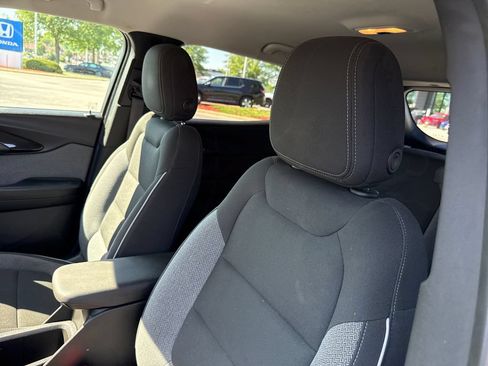 Used 2021 Chevrolet TrailBlazer LT w/ Convenience Package FWD image 12