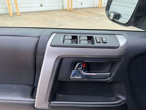 Used 2015 Toyota 4Runner SR5 image 11