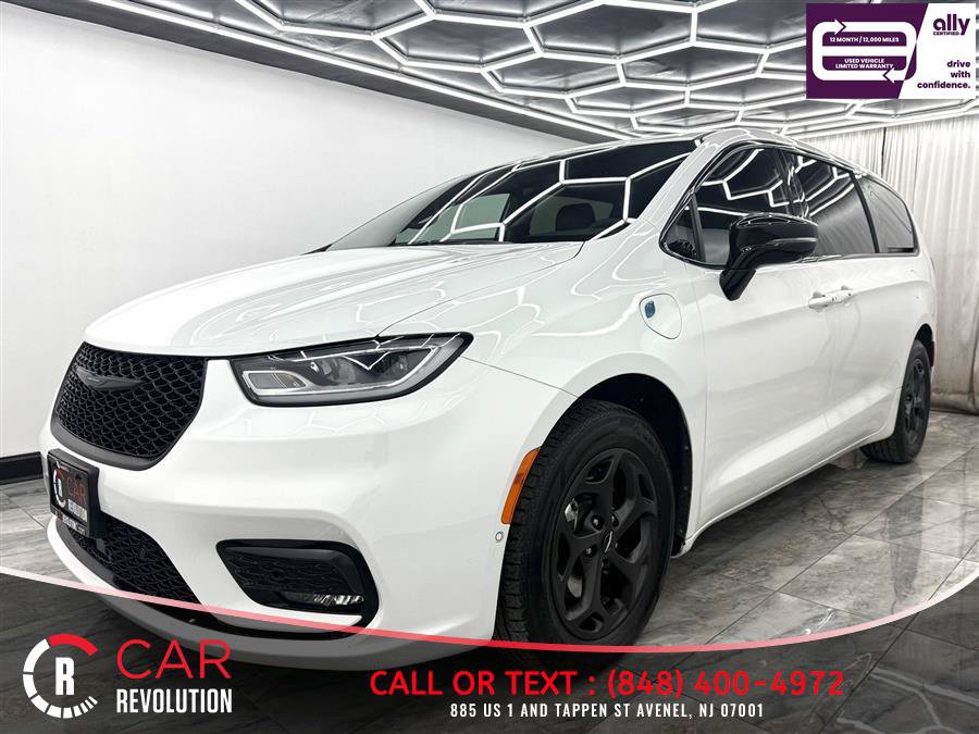Used 2024 Chrysler Pacifica Limited FWD image 3