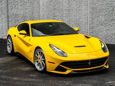 Used 2014 Ferrari F12 Berlinetta RWD image 32