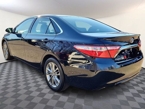 Used 2016 Toyota Camry SE image 4