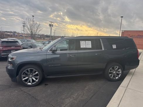 Used 2020 Chevrolet Suburban LT image 3