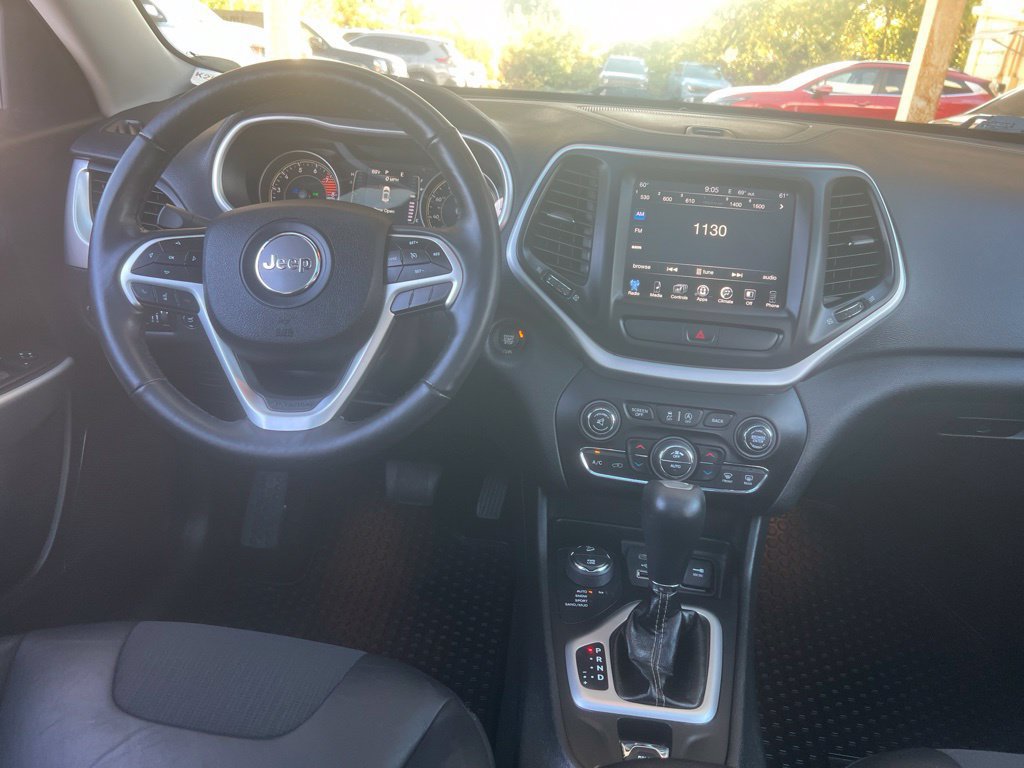 Used 2018 Jeep Cherokee Latitude Plus w/ Comfort/Convenience Group AWD/4WD image 18