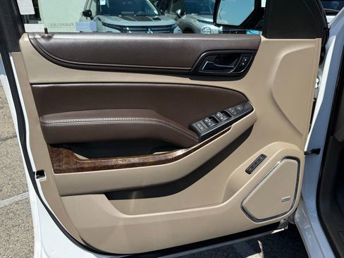 Used 2019 Chevrolet Suburban LT RWD image 32