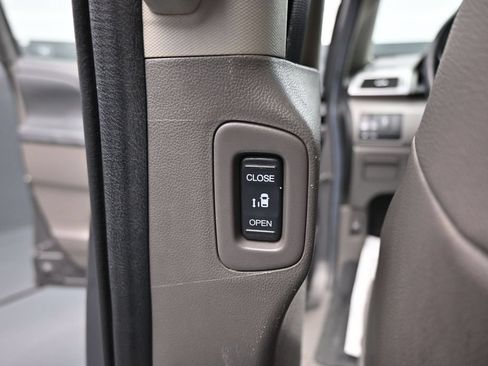 Used 2012 Honda Odyssey Touring image 25