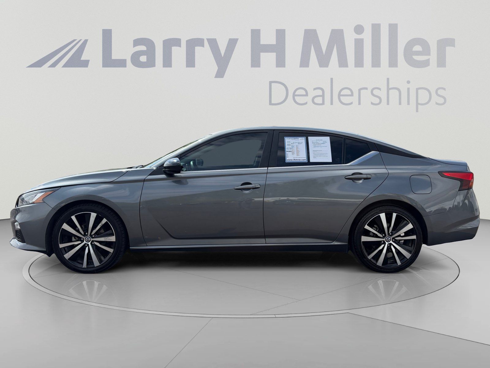 Used 2021 Nissan Altima 2.5 SR FWD image 2