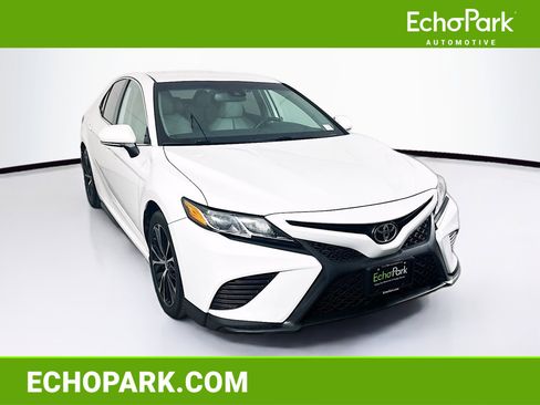Used 2020 Toyota Camry SE w/ Convenience Package FWD image 1